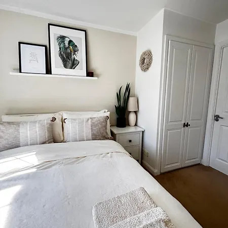 Delux Room With Private Parking, Sleeps 2, Perfect For Cotswold Getaway, Easy A419 Access Blunsdon Экстерьер фото