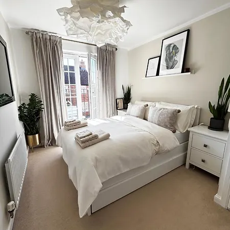 Delux Room With Private Parking, Sleeps 2, Perfect For Cotswold Getaway, Easy A419 Access Blunsdon Экстерьер фото
