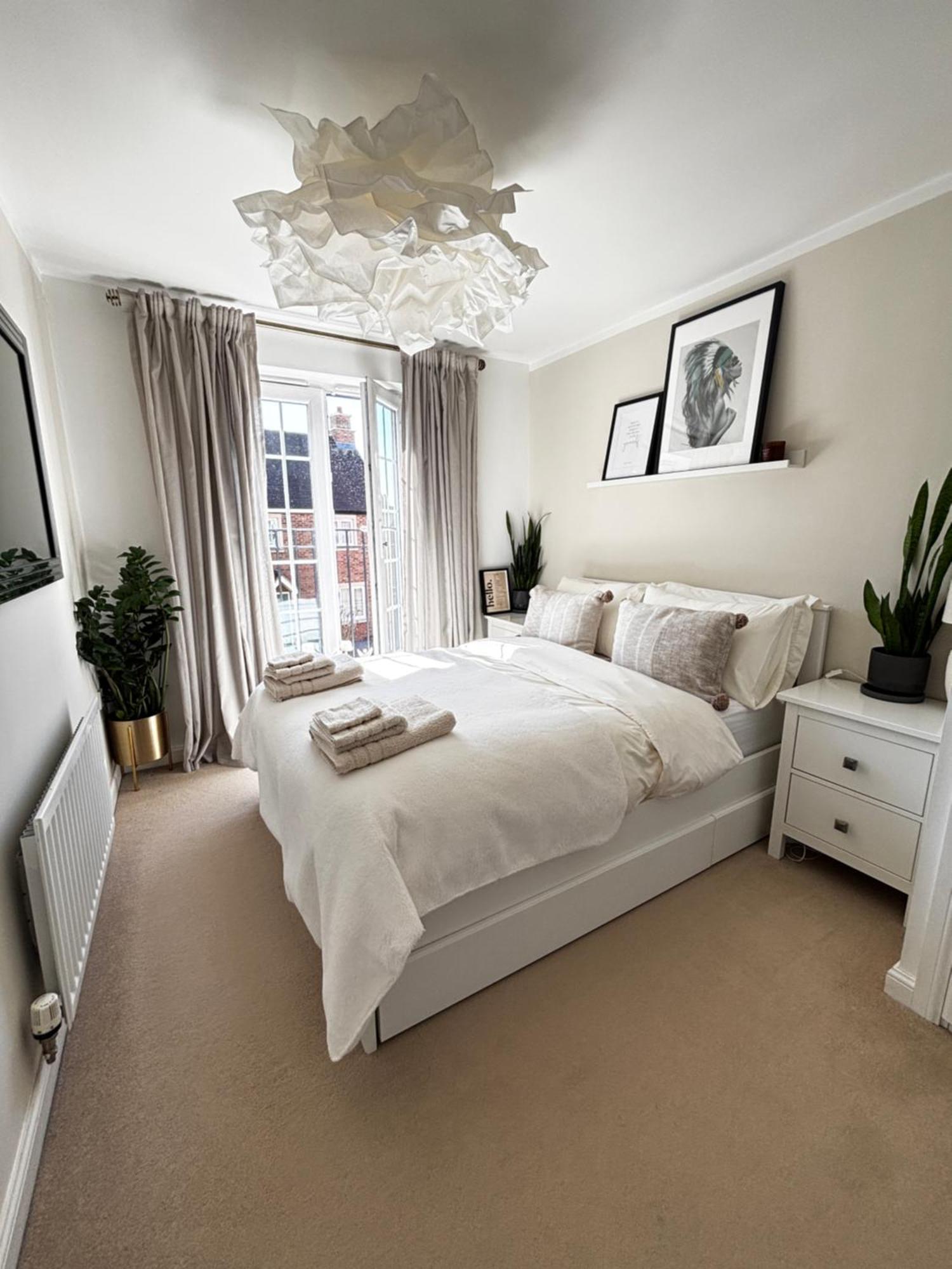 Delux With Private Parking, Sleeps 2, Perfect For Cotswold Getaway, Easy A419 Access Homestay