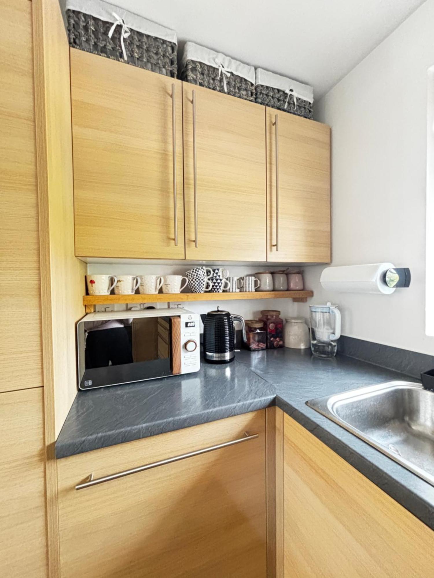 Delux With Private Parking, Sleeps 2, Perfect For Cotswold Getaway, Easy A419 Access Homestay